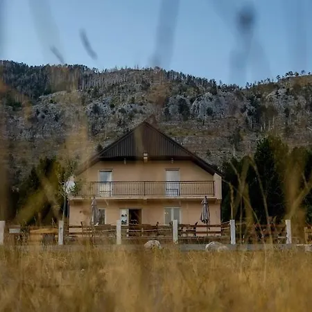 Gazdinstvo Popovic,kucka Korita-podgorica * Podgoriçe